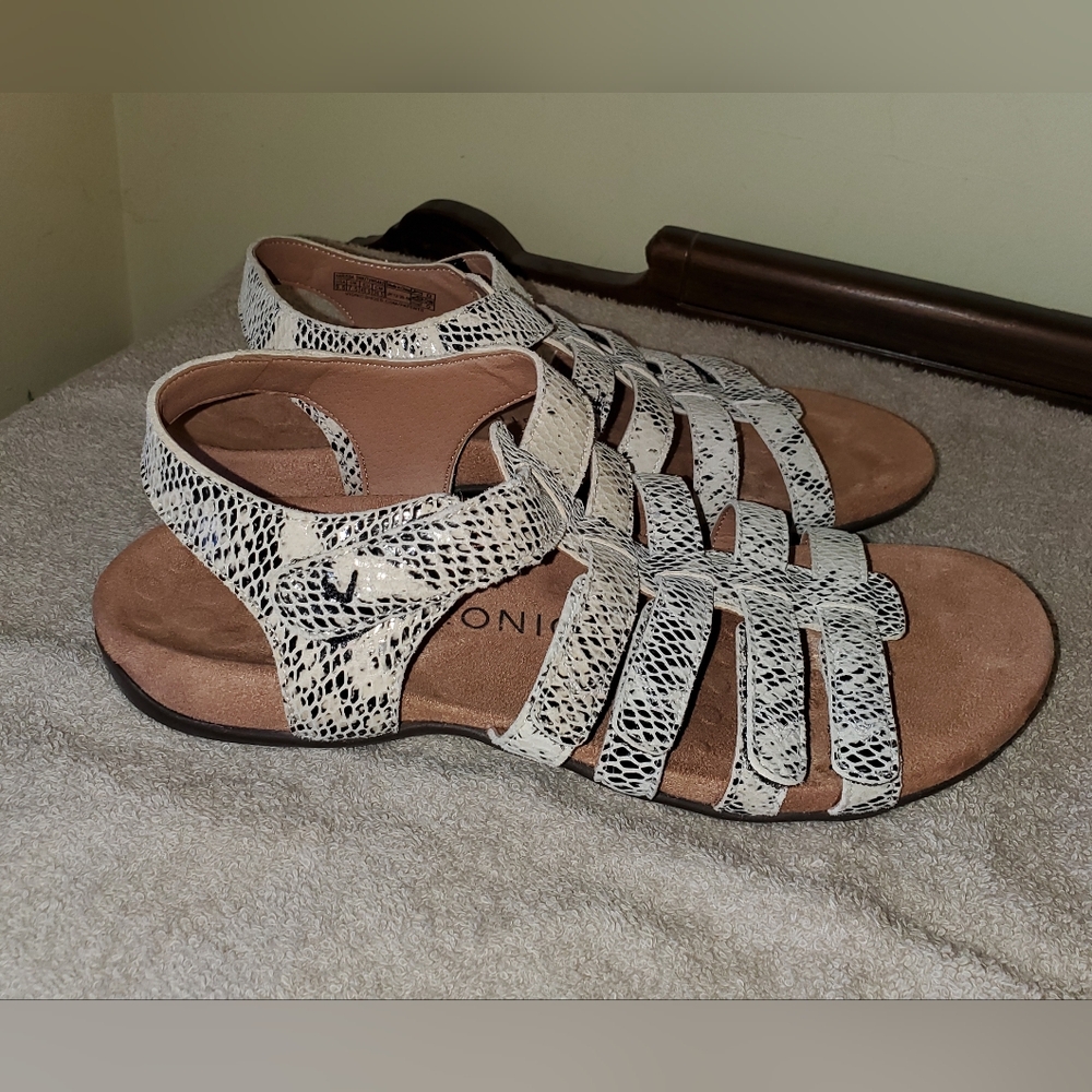 Vionic Marissa Snake-Print Strappy Sandals Sz 9.5
